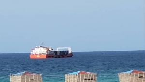 السلطة المحلية تمنع سفينة إماراتية من الرسوّ في ميناء سقطرى