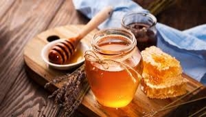 ماذا يحدث للجسم عند الإفراط في تناول العسل