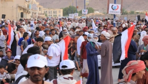 حضرموت تهتف لشرعية هادي وتطالب بدولة اتحادية