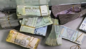 كيف ضاعف انخفاض العملة المحلية متاعب اليمنيين؟