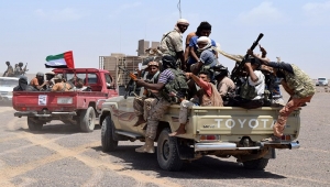 قوات موالية للإمارات تقتحم متجراً وتختطف عاملين شمال عدن