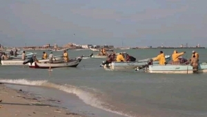 المهرة.. وفاة أربعة صيادين غرقاً جراء تحطم قاربهم
