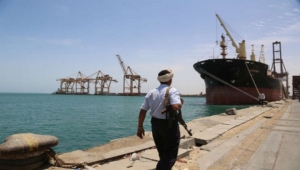 الحوثيون يعلنون وصول سفينة غاز إلى ميناء الحديدة