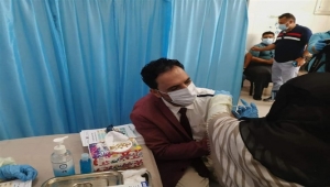 وزارة الصحة تتهم الحوثيين بمنع لقاحات كورونا في أماكن سيطرتهم