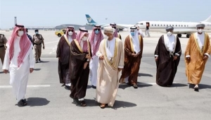 وزير الخارجية السعودية يصل مسقط لبحث أوضاع اليمن