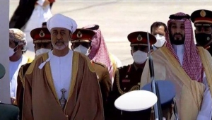 سلطان عُمان يصل السعودية في أول زيارة خارجية له