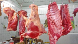 سلطات تعز تقر تسعيرة للحوم خلال عيد الأضحى