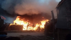 حريق يلتهم عشرات المنازل الشعبية في الحديدة