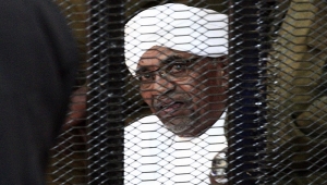 السودان يقرر تسليم الرئيس المعزول "عمر البشير" إلى الجنايات الدولية