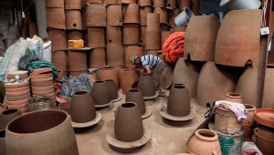 صناعة الفخار.. حرفة تراثية تقاوم الاندثار باليمن (تقرير)