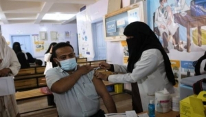 الصحة اليمنية تعلن توزيع نصف مليون جرعة لقاح ضد كورونا