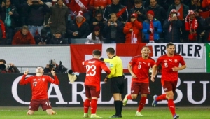 سويسرا تتأهل لمونديال قطر وترسل إيطاليا إلى الملحق