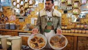 اليمنيون عاجزون عن شراء عسلهم المشهور عالميا بسبب التضخم