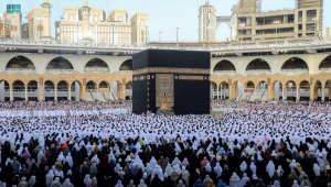 المسلمون حول العالم يحتفلون بعيد الفطر المبارك