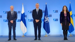 فنلندا والسويد تتقدمان رسميا بطلب العضوية إلى "الناتو"