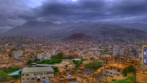 الحكومة تدعو التجار اليمنيين إلى العودة للاستثمار في بلدهم