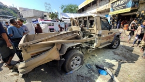 تعز.. مقتل وإصابة 4 مدنيين بانفجار عبوة ناسفة في طقم عسكري وسط المدينة