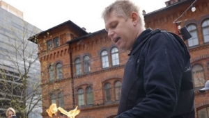 السويد ترفض السماح بحرق نسخة من التوراة أمام سفارة الاحتلال