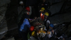 إنقاذ امرأة أمضت 222 ساعة تحت الأنقاض جراء الزلزال في تركيا