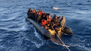 بينهم يمنيين.. خفر السواحل التركي ينقذ 46 مهاجرا صدتهم اليونان