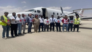 الصليب الأحمر ينفذ رحلة لاختبار مطار تداوين بمأرب لاستخدامه في تبادل الأسرى