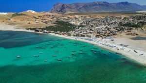 "أجمل ما رأيت في العالم".. كويتية تستكشف شواطئ "الجزيرة المباركة" في اليمن