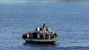 العثور على جثث منتفخة قبالة جزيرة زقر اليمنية بعد أيام من غرق قارب يقل مهاجرين