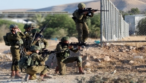 الاحتلال يقر بمقتل 3 جنود ويواصل مجازره بغزة
