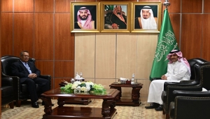 خلال لقائه السفير آل جابر.. بن دغر يدعو للقبول بخارطة الطريق السعودية لحل الأزمة