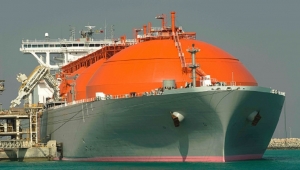 وكالة بلومبرغ: قطر تعلق شحنات الغاز عبر البحر الأحمر