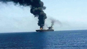 مسؤول أمريكي: سفينة تجارية مملوكة لشركة أمريكية تعرضت لهجوم حوثي