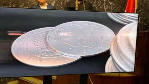 مركزي صنعاء يدين المواقف الأمريكية والبريطانية من إصدار عملة معدنية فئة 100 ريال ويعتبرها "تدخلًا سافرًا"