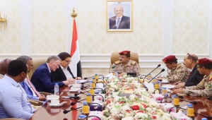 عدن.. وزير الدفاع يبحث مع رئيس بعثة أونمها النشاط العسكري للحوثيين في الحديدة