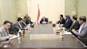 المجلس الرئاسي يشكل لجنة لإدارة أزمة احتجاز  الحوثيين للطائرات بصنعاء