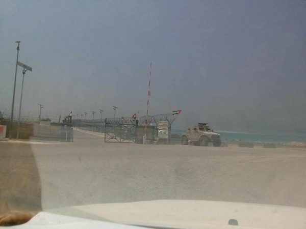 تحذيرات من محاولات الإمارات إنشاء ميناء عسكري في سقطرى