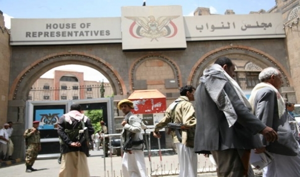 ناشط يمني: السعودية جمعت مجلس النواب للتوقيع على بيع سقطرى والمهرة