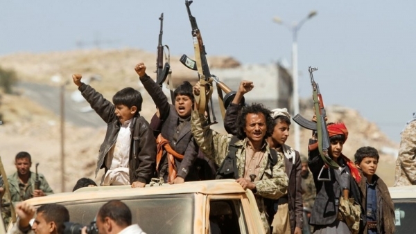 الحوثيون يسيطرون على أول نقطة أمنية في "الأزارق" بالضالع ومقتل قيادي بارز في المقاومة