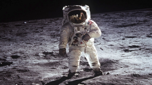 الصورة "الأكبر في العالم" لهبوط "أبولو 11" على القمر!