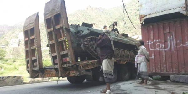 المليشيا التابعة للإمارات تنقل الأسلحة الثقيلة من عدن إلى معاقلها في "يافع"