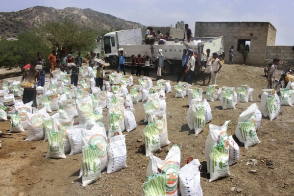 الحكومة اليمنية تصف منع الحوثيين لوصول المساعدات إلى "الدريهمي" بالعمل الإرهابي