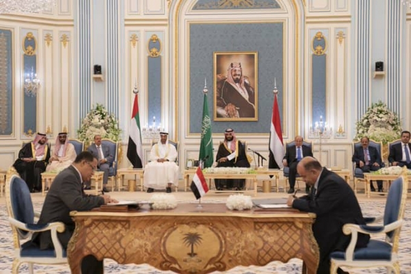 وسط مقاطعة عدد من المكونات الجنوبية الحكومة والانتقالي يوقعان إتفاق  الرياض ماذا بعد التوقيع (تقرير)