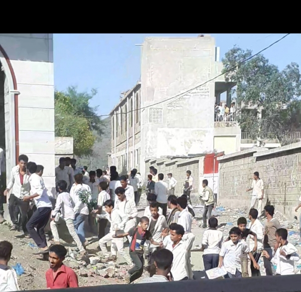 مليشيات أبو العباس بتعز تعتدي على تظاهرة طلابية وتصيب ثلاثة طلاب (الاسماء)