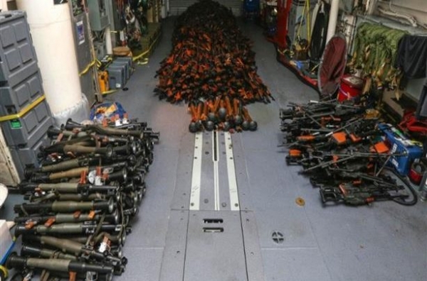 البحرية الأمريكية تصادر أجزاء صواريخ إيرانية كانت في طريقها لميليشيا الحوثي