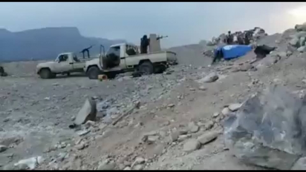 معارك عنيفة بجبهة الجب وبتار شمال الضالع والحوثيون يحفرون الخنادق بحبيل السماعي