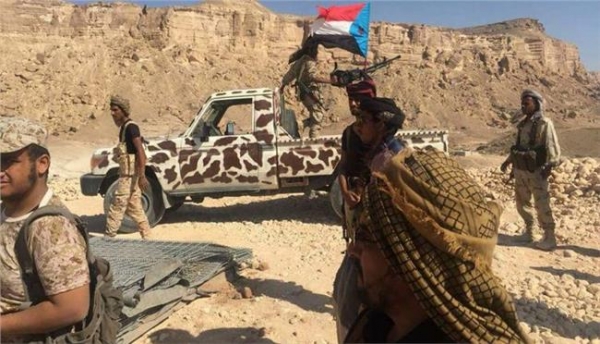 النخبة الشبوانية تسيطر على معسكر للجيش اليمني في الضالع