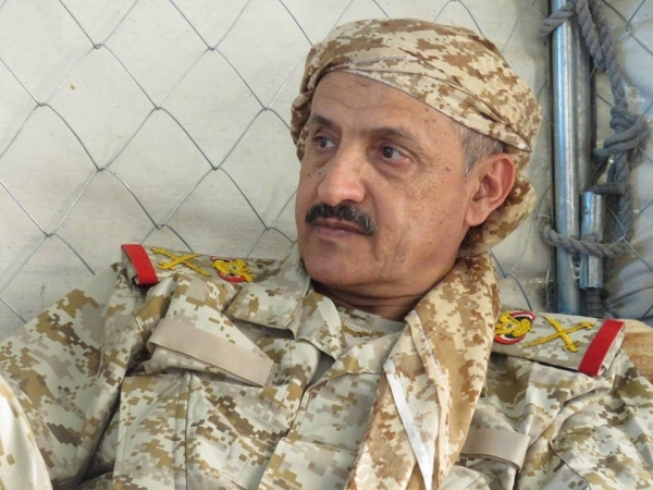 بعد تقدم الحوثيين في نهم.. الرئيس اليمني يعيّن قائداً جديداً للمنطقة العسكرية السابعة