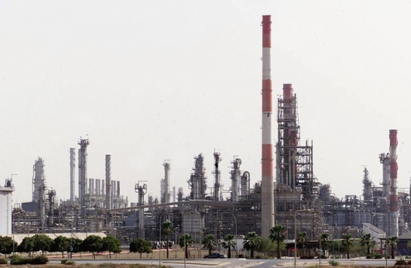 أسعار النفط تواصل الانهيار مع وعود الرياض برفع الإنتاج