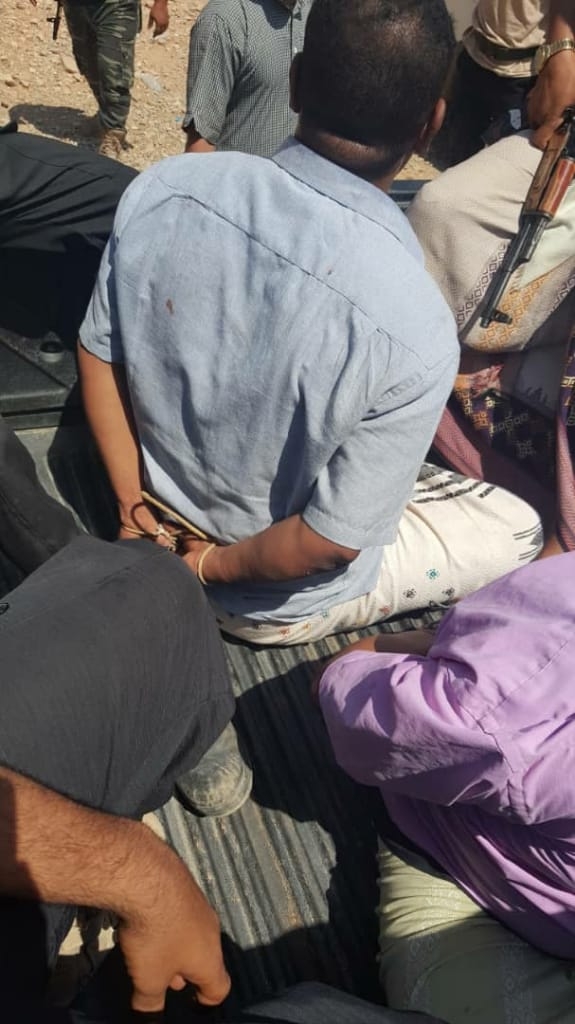 "سقطرى بوست "ينشر صور للمليشيات التي هاجمت المحافظ محروس بعد القاء القبض عليها من قبل الامن