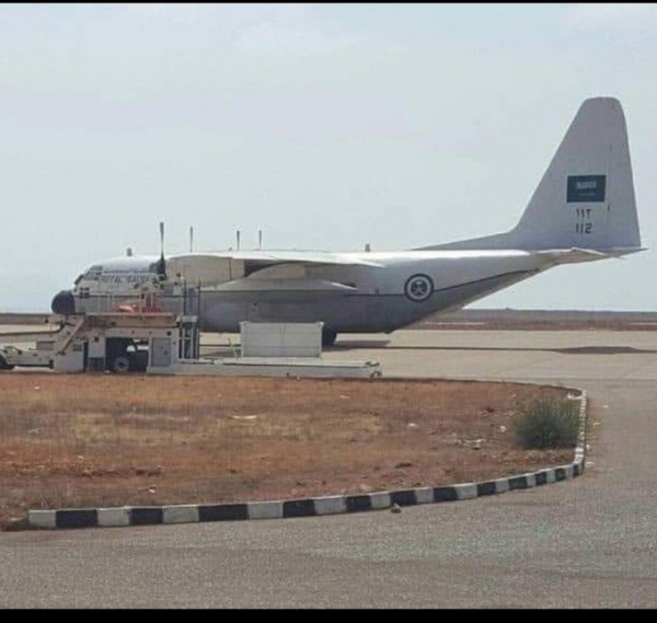 وصول طائرة عسكرية سعودية تحمل تعزيزات إلى جزيرة سقطرى