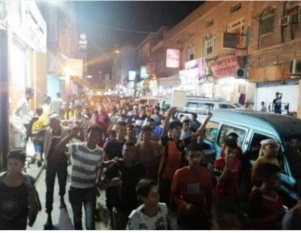 الداخلية اليمنية تتوعد المتورطين في استهداف المتظاهرين في عدن